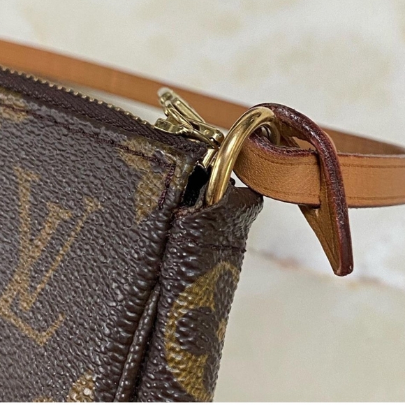 Pochette monogram canvas - Picture 4 of 8